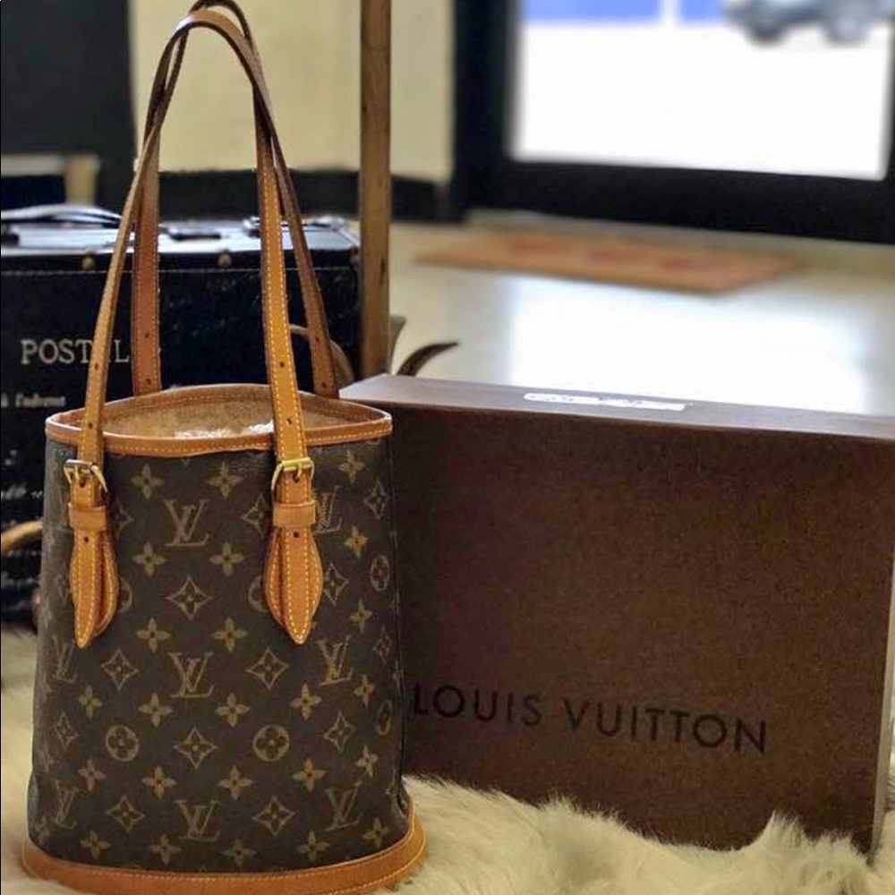 Handbag used vintage but good condition